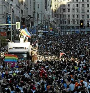 Imagen de uno de los últimos desfiles del Día del Orgullo Gay. / COLPISA