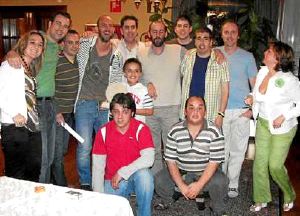 Gonzalo Colsa, con los miembros de la peña Racinguistas online.