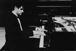 Luz y música, en el singular recital de Eleuterio Domínguez