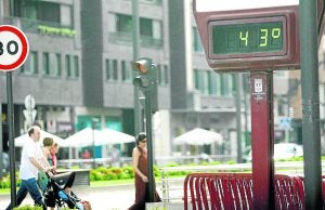 Las temperaturas fueron especialmente altas en muchas zonas de España, como en esta calle de Logroño. / DM