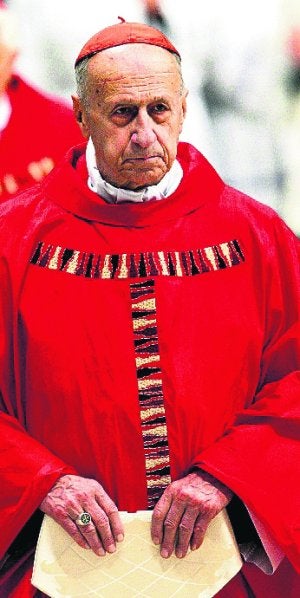 El cardenal Etchegaray se rompe el fémur en el tumulto