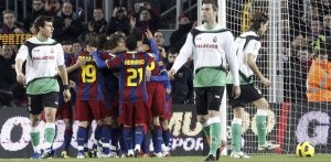 Los jugadores del Barcelona celebran el primer gol, nada más empezar el partido. ::
G. NACARINO