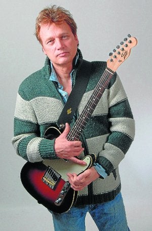 David Knopfler fundó Dire Straits junto a su hermano mayor, Mark. ::                             DM