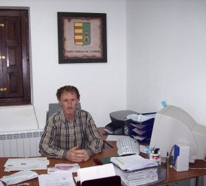 El portavoz del PSOE de Valdáliga solicita pasar al grupo no adscrito