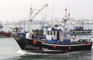 Los barcos de artes menores, 70 en la región, protestaron en marzo en Santander. ::
J.  COTERA