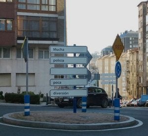 El último panel artístico de la rotonda de Menéndez Pelayo indigna a la Policía Local