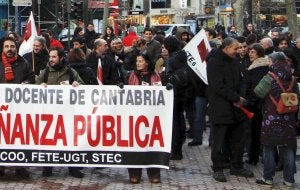 Concentración de profesores interinos frente a la Consejería de Educación. ::                             DANIEL PEDRIZA