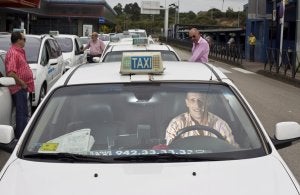 Parada de taxis del aeropuerto de Parayas. ::                             JAVIER COTERA