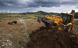 Una única excavadora da vida a la autovía Solares-Torrelavega