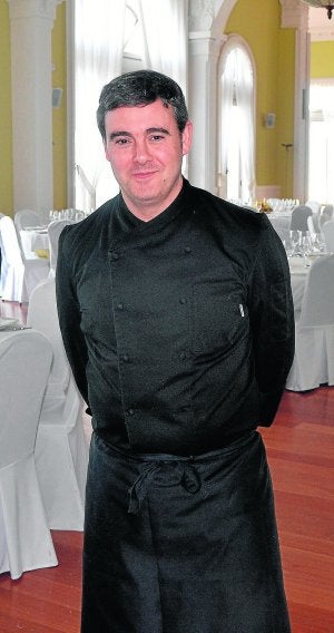 Rubén, en los salones del Casino. ::
DM