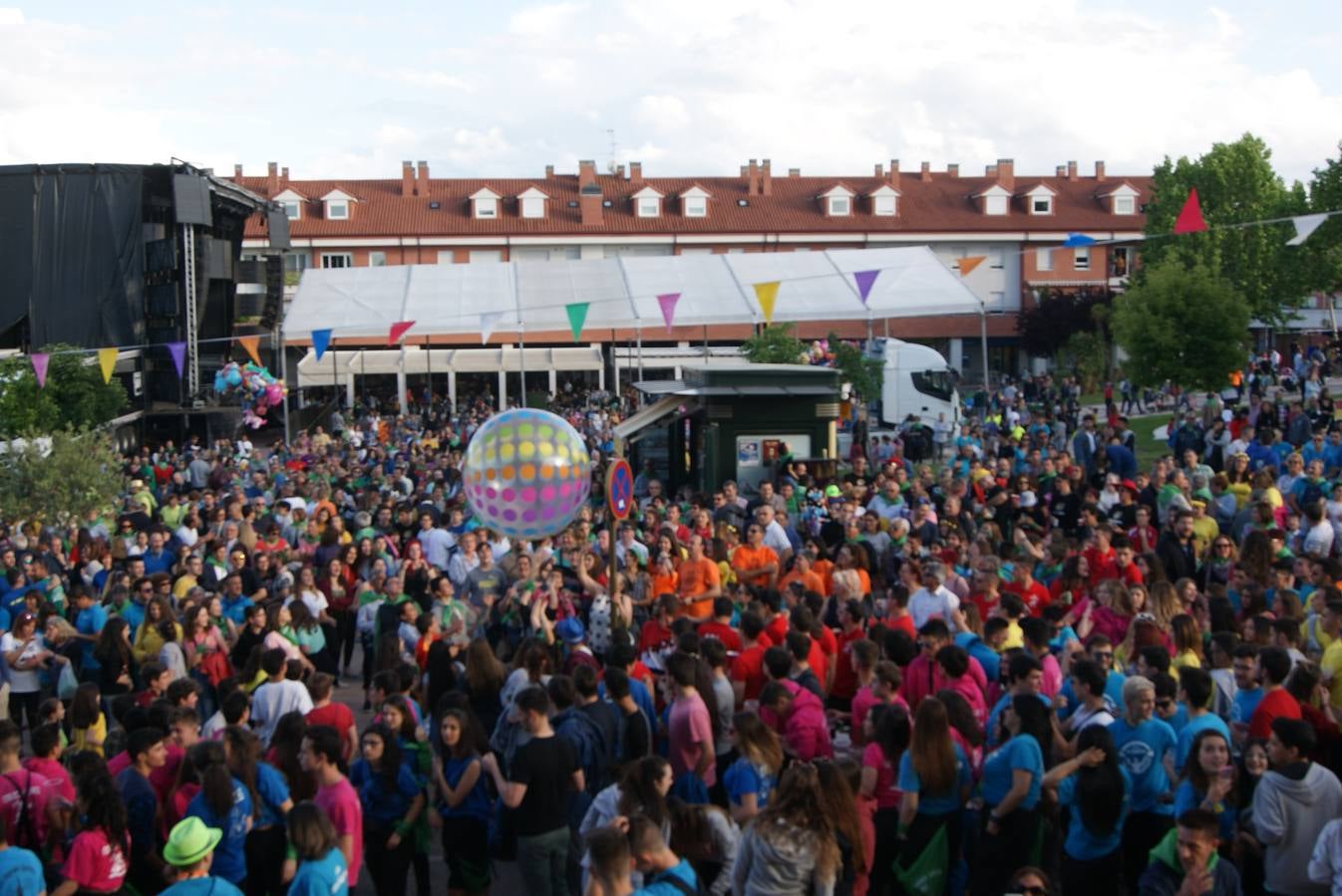 Pregón y desfile de peñas de fiestas de La Flecha 