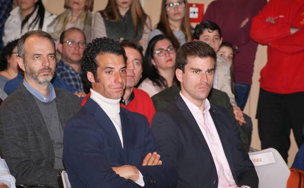 Los diestros Morenito de Aranda y Rubén Pinar tambiñen estuvieron en el acto de la Casa de Cultura de La Flecha en Arroyo. 