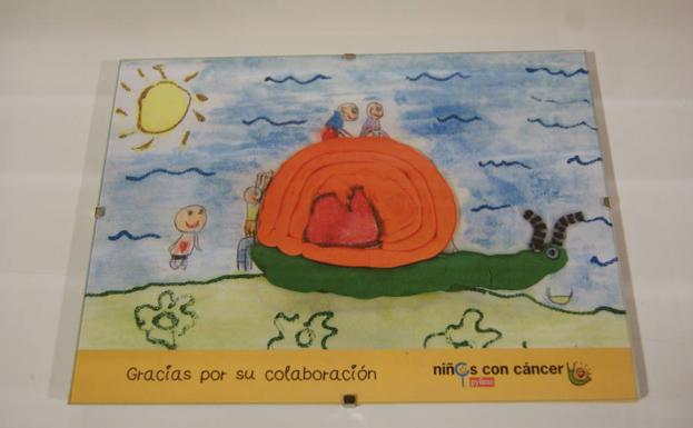 Dibujo del animal símbolo de Pyfano, un caracol, para los niños oncológicos que han regalado a los alumnos del Margarita Salas. 