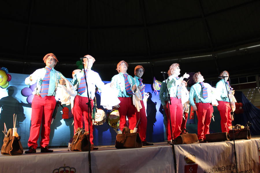 Fotos: Concurso chirigotas de Arroyo y comparsa gaditana