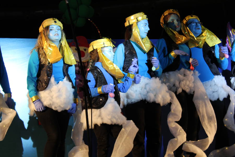 Fotos: Concurso chirigotas de Arroyo y comparsa gaditana