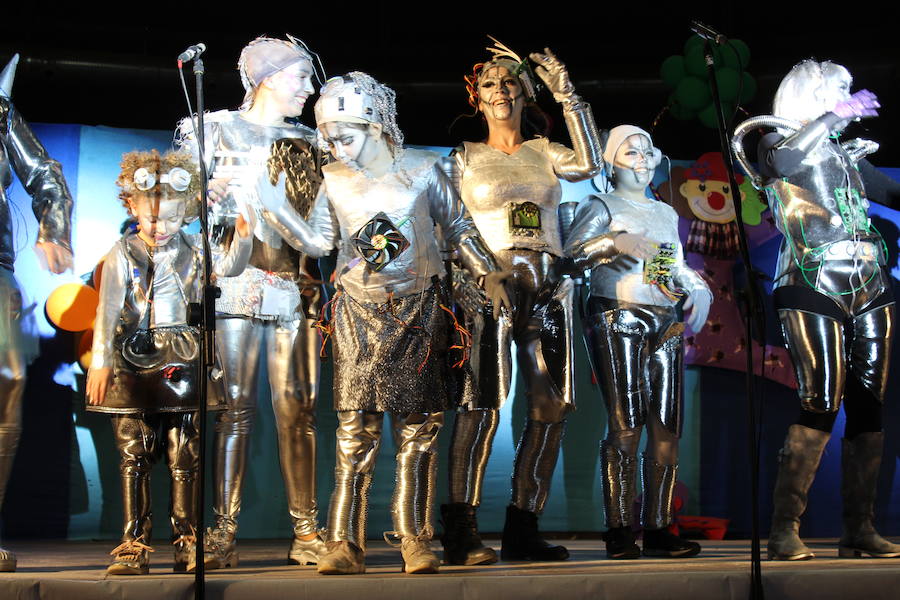 Fotos: Concurso chirigotas de Arroyo y comparsa gaditana