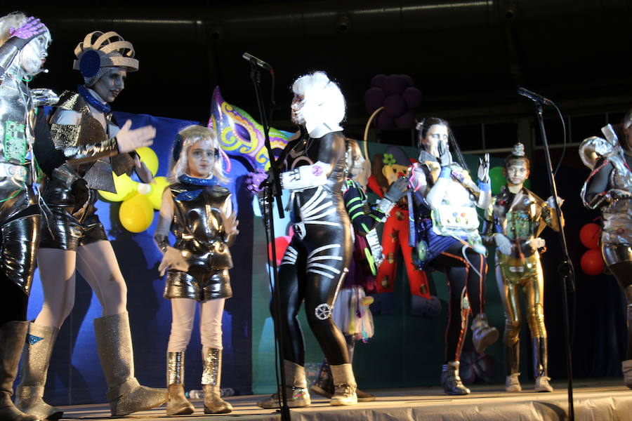 Fotos: Concurso chirigotas de Arroyo y comparsa gaditana