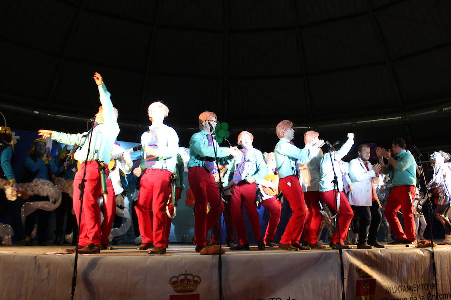 Fotos: Concurso chirigotas de Arroyo y comparsa gaditana