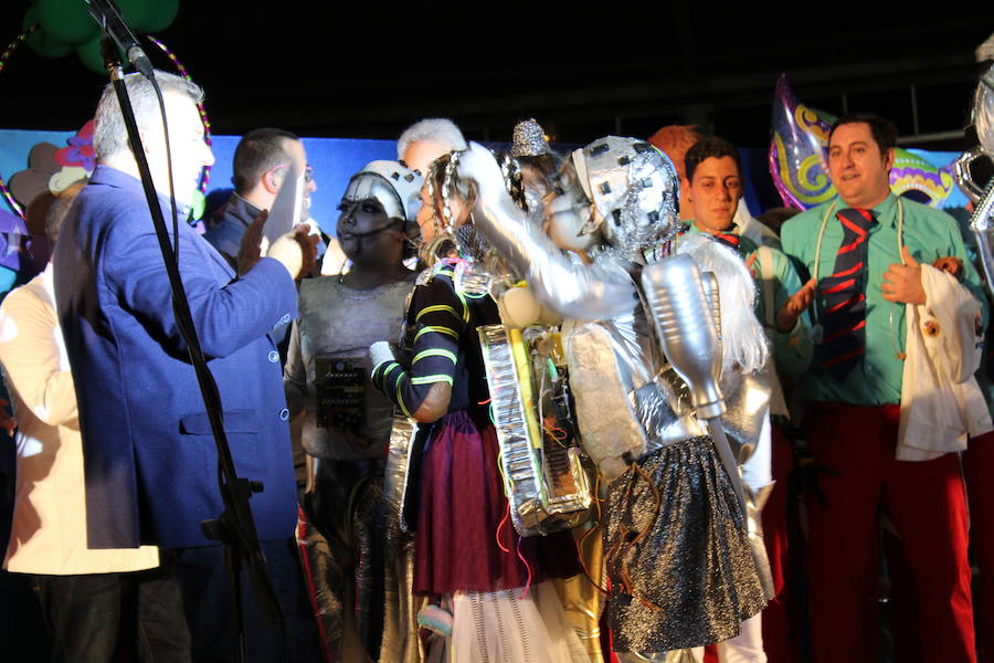 Fotos: Concurso chirigotas de Arroyo y comparsa gaditana