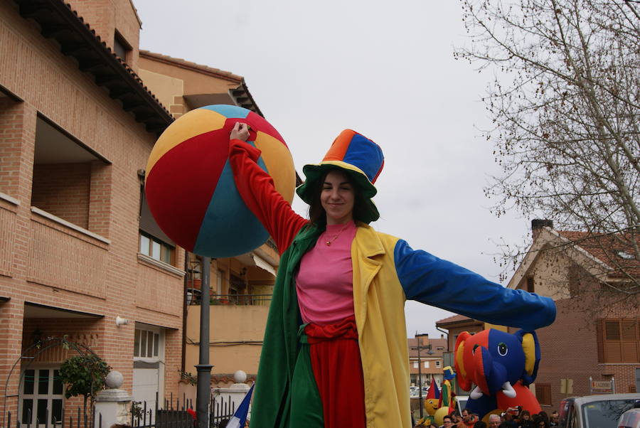 Fotos: Desfile de disfraces por Carnavales en Arroyo