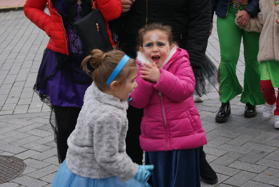 Fotos: Desfile de disfraces por Carnavales en Arroyo