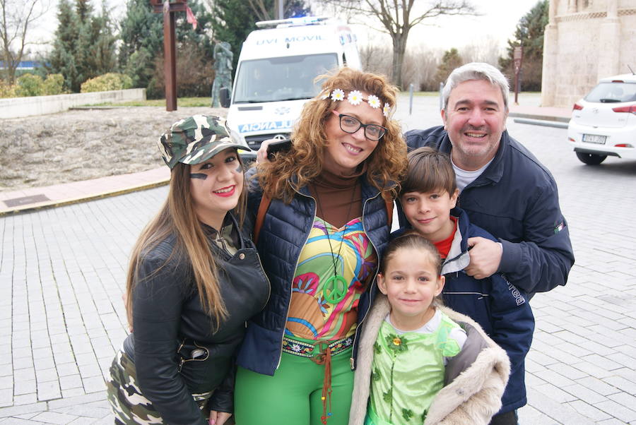 Fotos: Desfile de disfraces por Carnavales en Arroyo