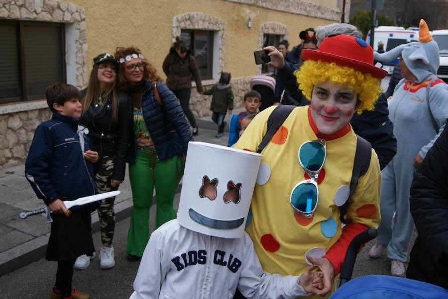 Fotos: Desfile de disfraces por Carnavales en Arroyo