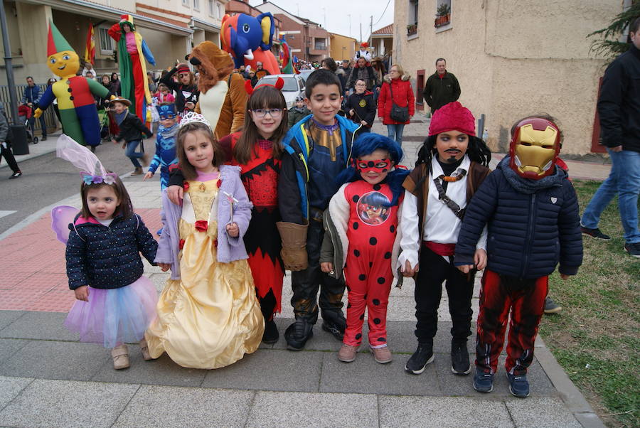 Fotos: Desfile de disfraces por Carnavales en Arroyo