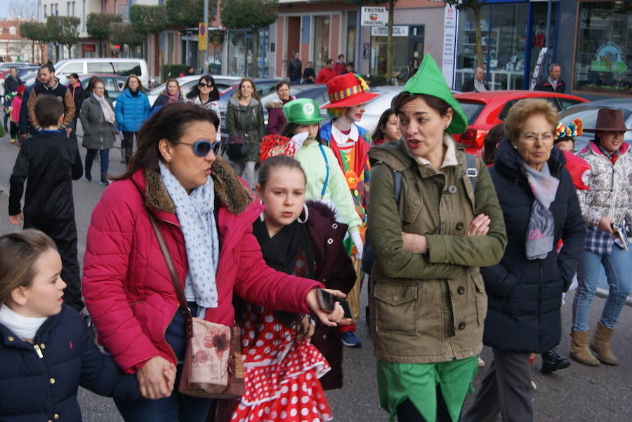 Fotos: Desfile de disfraces de Carnaval por las calles de La Flecha