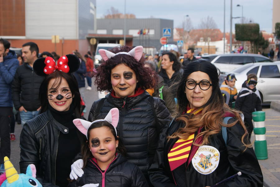 Fotos: Desfile de disfraces de Carnaval por las calles de La Flecha