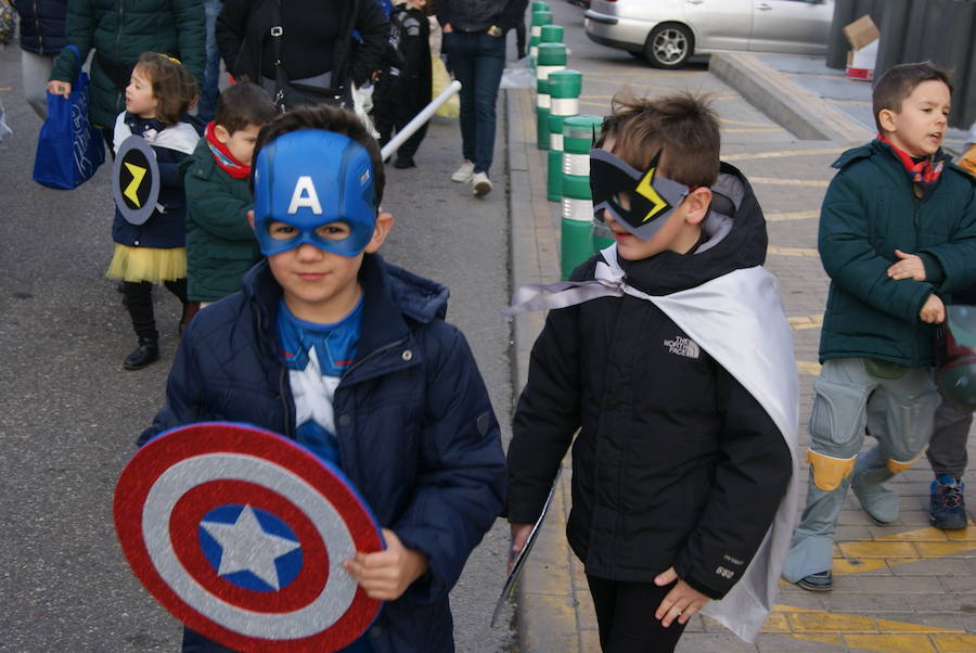 Fotos: Desfile de disfraces de Carnaval por las calles de La Flecha