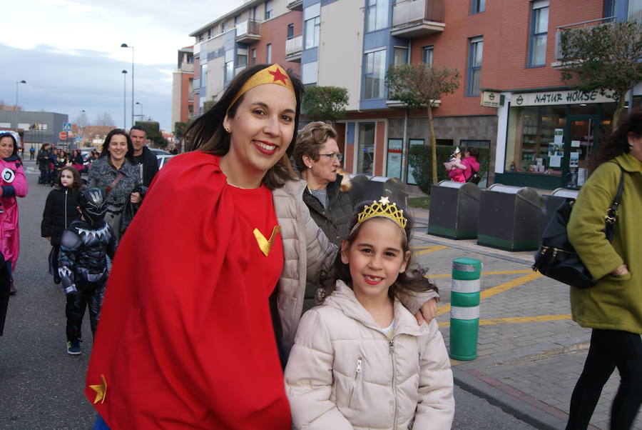 Fotos: Desfile de disfraces de Carnaval por las calles de La Flecha