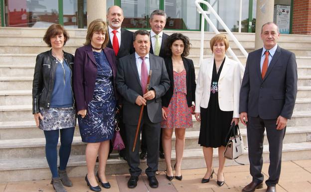 Grupo de ocho concejales de IPAE al inicio del actual mandato. Solo Sarbelio Fernández continua como concejal de Independientes por Arroyo. 