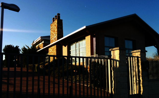 Edificio en el que se encuentra la cafetería y el restaurante. 