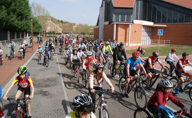 La previsión de lluvias para mañana marte ha hecho aconsejable aplazar el Día de la BIci de Arroyo para más adelante. 
