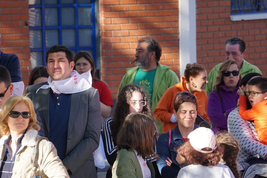 Fotos: Fiestas de Arroyo. San Juan Evangelista. Pregón y desfile de peñas