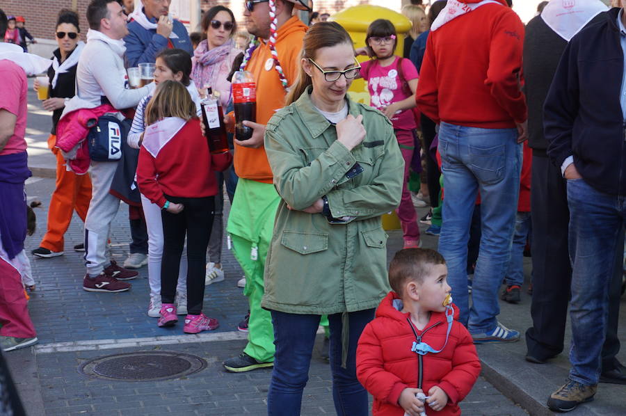 Fotos: Fiestas de Arroyo. San Juan Evangelista. Pregón y desfile de peñas