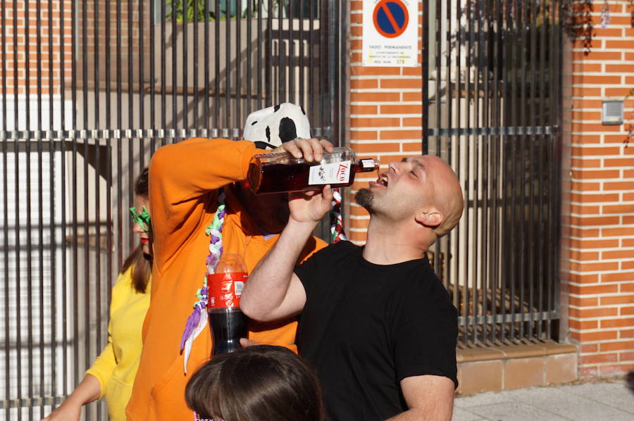 Fotos: Fiestas de Arroyo. San Juan Evangelista. Pregón y desfile de peñas