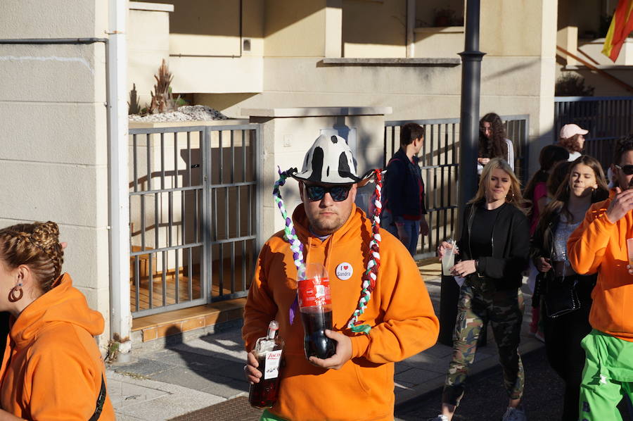Fotos: Fiestas de Arroyo. San Juan Evangelista. Pregón y desfile de peñas