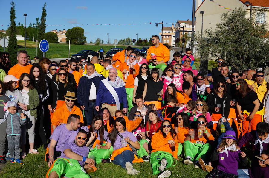 Fotos: Fiestas de Arroyo. San Juan Evangelista. Pregón y desfile de peñas