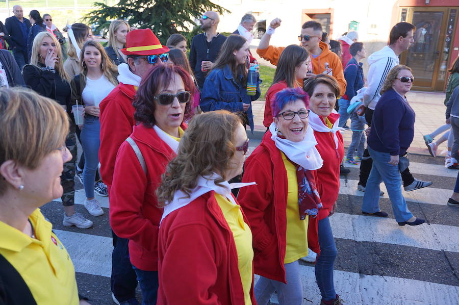 Fotos: Fiestas de Arroyo. San Juan Evangelista. Pregón y desfile de peñas
