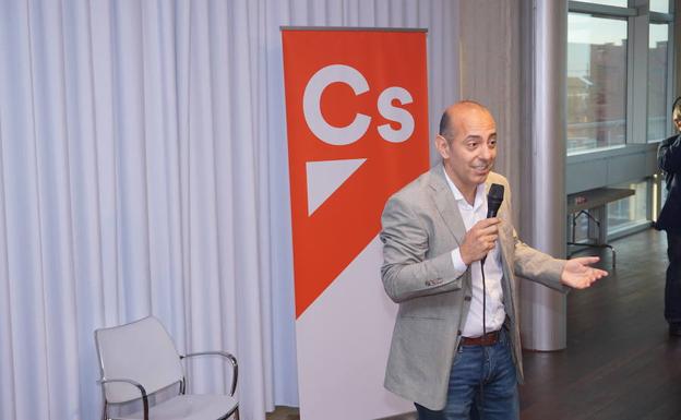Rafael Velasco dirigió la presentación. 