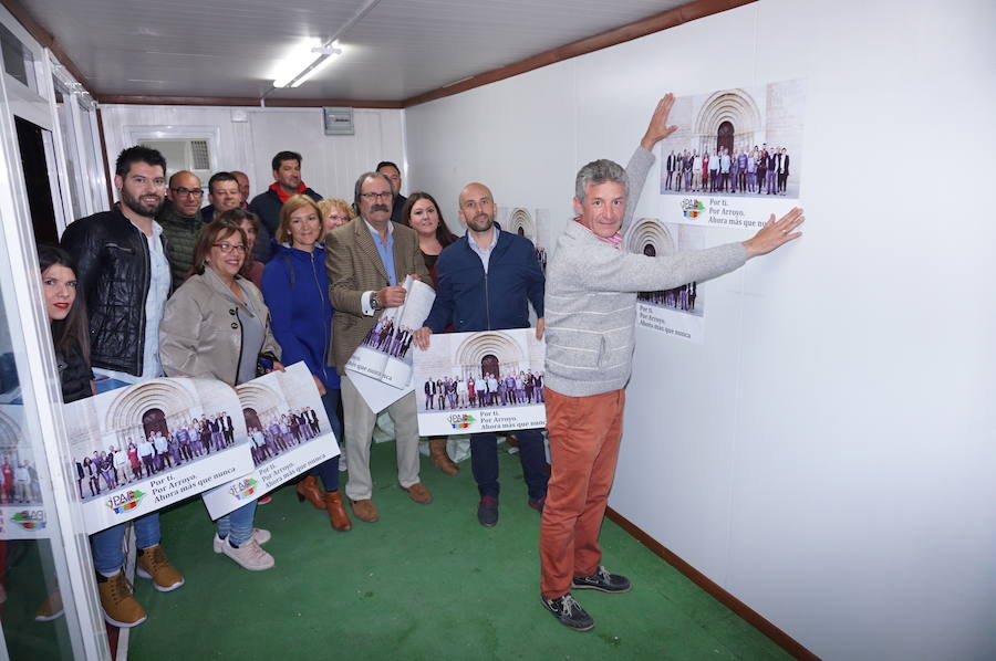 Fotos: Pegada de carteles e inicio de la campaña de las elecciones municipales en Arroyo de la Encomienda