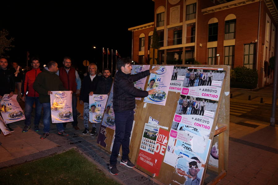 Fotos: Pegada de carteles e inicio de la campaña de las elecciones municipales en Arroyo de la Encomienda