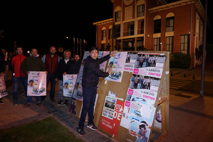 Fotos: Pegada de carteles e inicio de la campaña de las elecciones municipales en Arroyo de la Encomienda