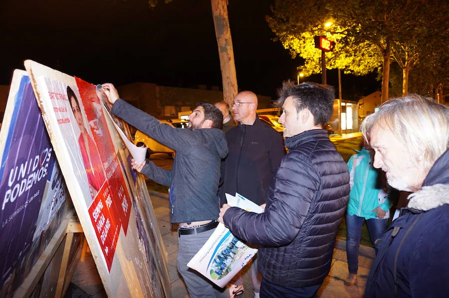 Fotos: Pegada de carteles e inicio de la campaña de las elecciones municipales en Arroyo de la Encomienda