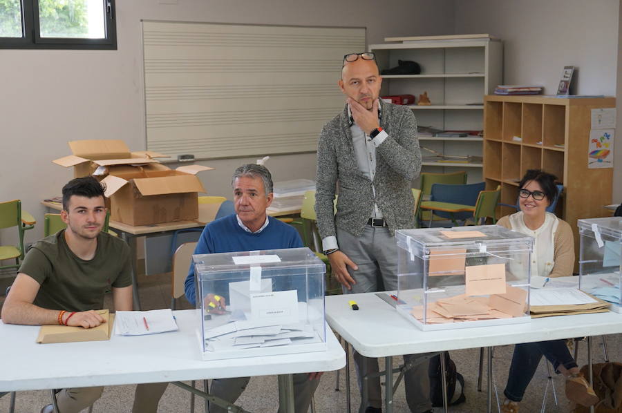 Fotos: Candidatos a la alcaldía de Arroyo y normalidad en los colegios electorales