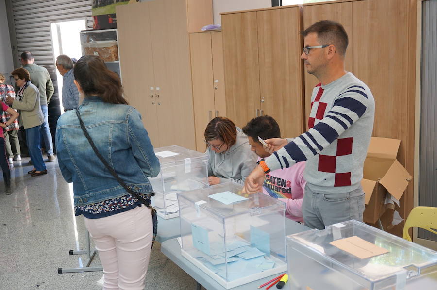 Fotos: Candidatos a la alcaldía de Arroyo y normalidad en los colegios electorales