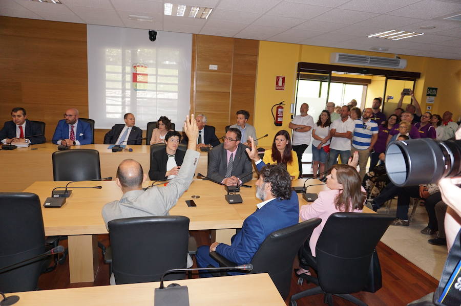 Fotos: Pleno nombramiento como alcalde de Arroyo de Sarbelio Fernández