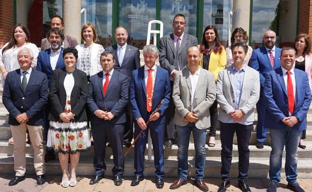 Conformación del nuevo Pleno Municipal de Arroyo con sus 17 concejales. 